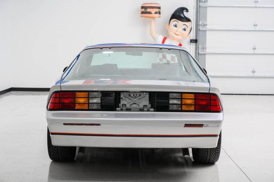  Chevrolet Camaro Z28 IROC-Z (1FP87) 1985 года  (фото 27 из 124)